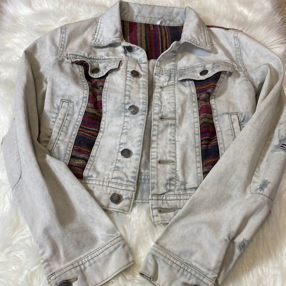 Free People White Acid Wash Baja Denim Jacket Size 0-Cropped-Woven Fabric Panels